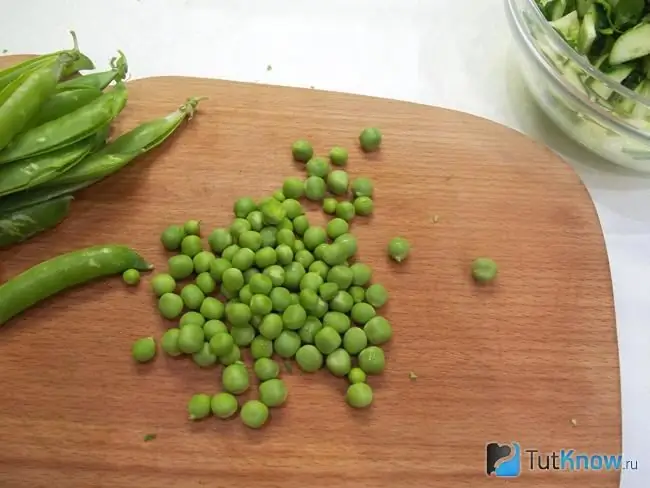 Peas extracted from the pods