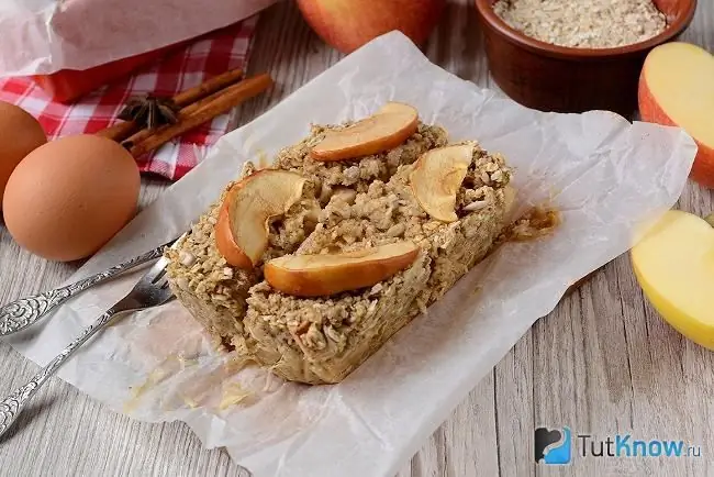 Farina de civada al forn preparada amb pomes i espècies