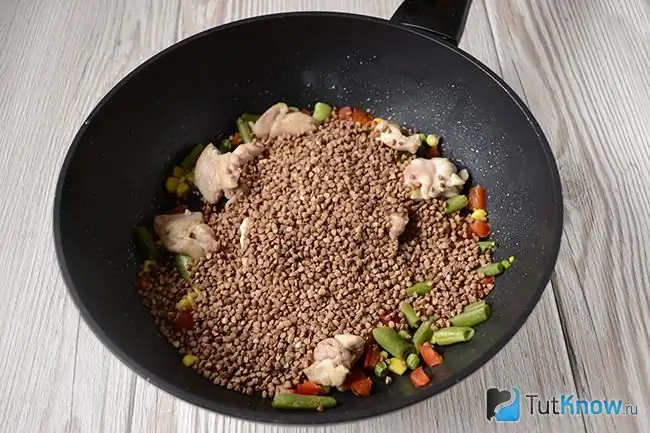 Buckwheat, vegetables and chicken in a pan