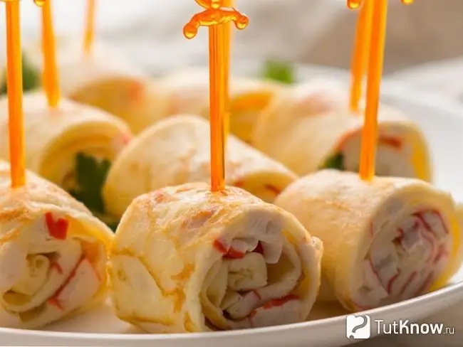 Pancake rolls nrog crab sticks