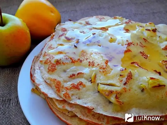 Alma və darçın ilə pancake