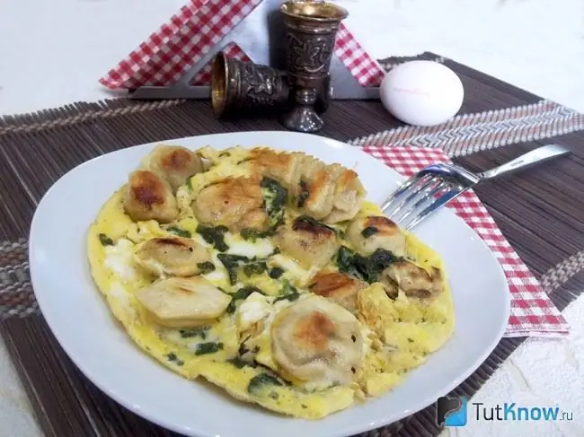 Uova strapazzate pronte con gnocchi