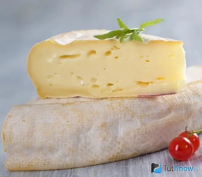 Che aspetto ha il formaggio francese Reblochon?