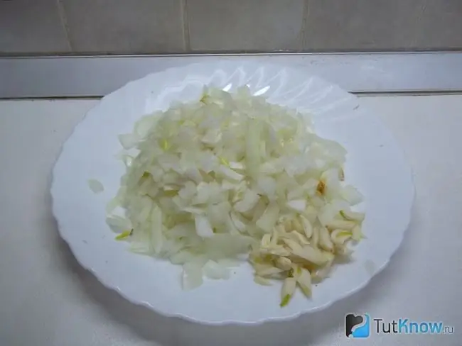 Bawang dan bawang putih yang dicincang