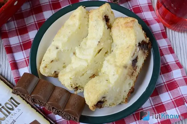 Casserole keju kotej dengan kepingan coklat