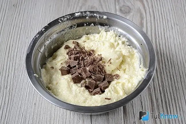 Pasa para sa curd casserole na may tsokolate