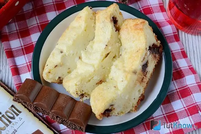 Trossos de cassola de mató amb trossos de xocolata