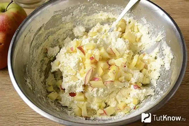 Hüttenkäse mit Äpfeln für Käsekuchen