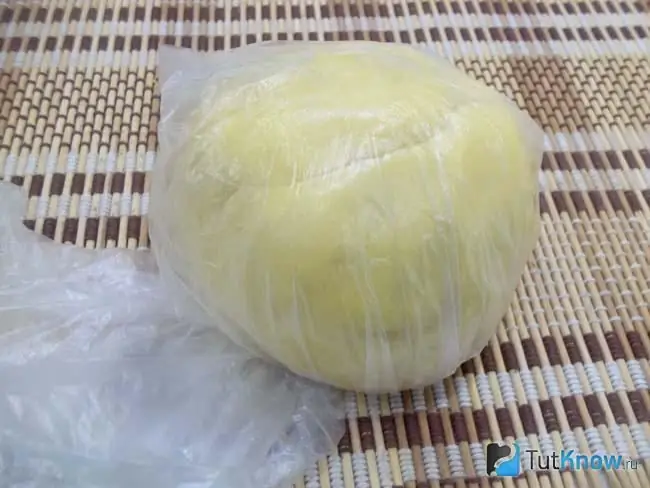 The dough is folded in a bag and steamed in the refrigerator