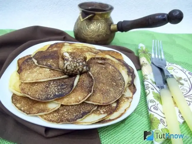 Prêt de crêpes tendres sur kéfir