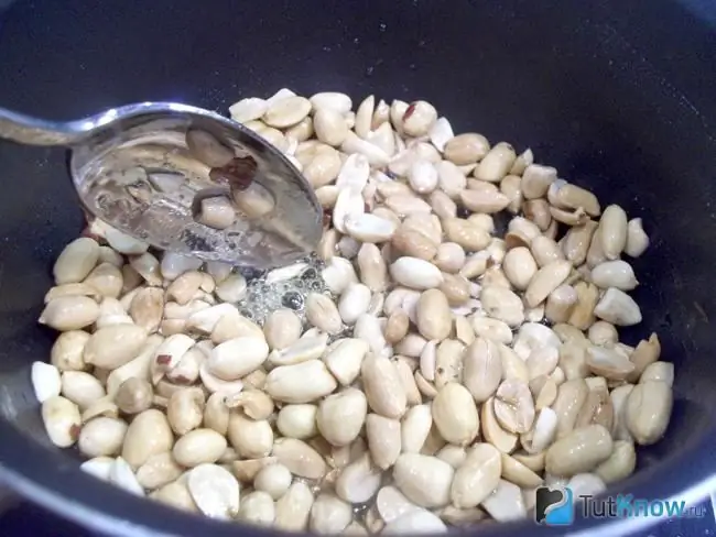 Kacang tanah dicampur dengan madu