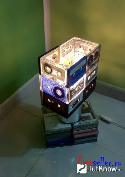 Audiocassette vloerlamp