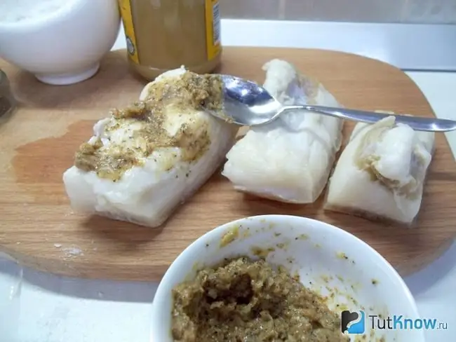 Lard dilumurkan dengan rempah