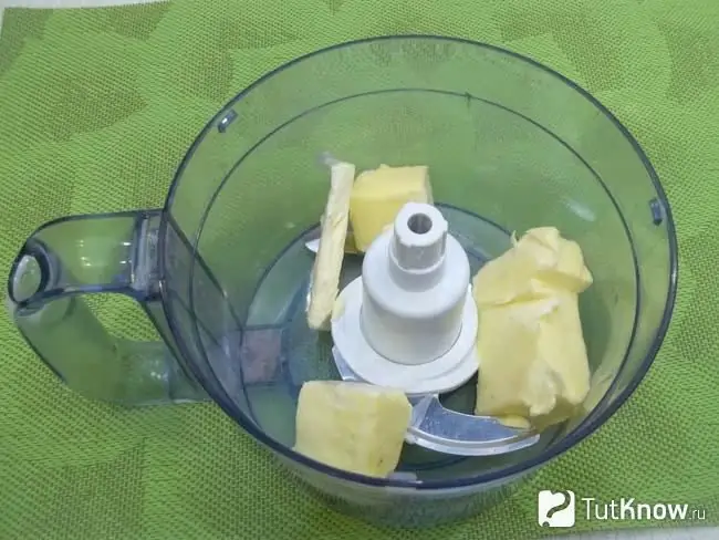 Ang mantikilya ay inilagay sa food processor