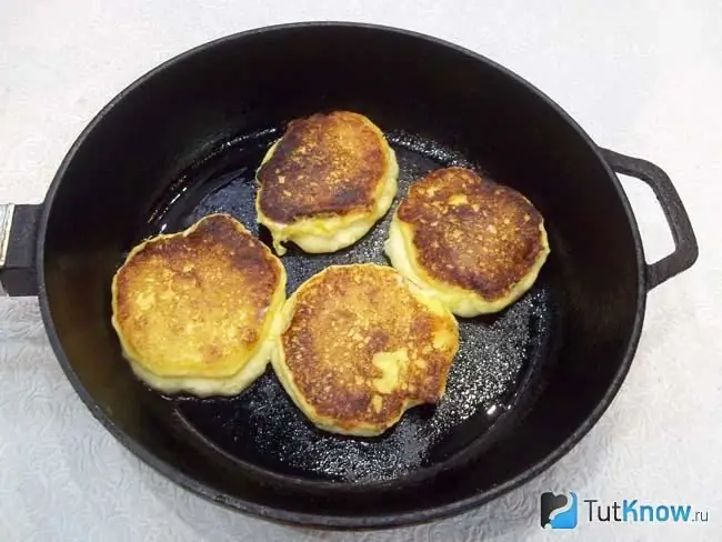 Ready-made pancakes with cottage cheese and marmalade