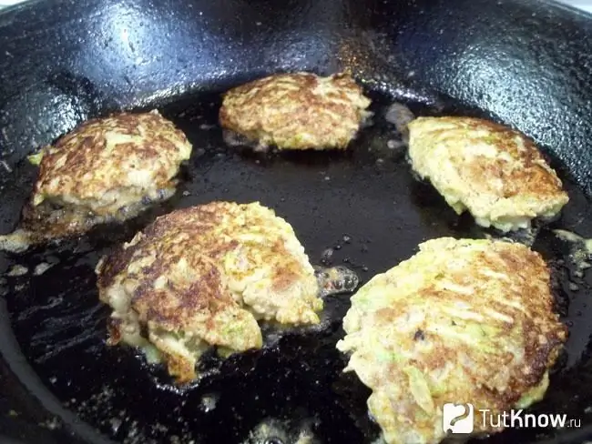 Cutlets are fried in a pan