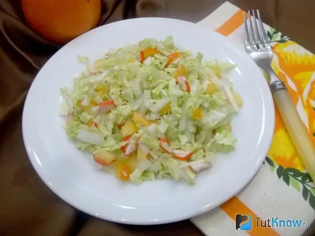 Insalata pronta di granchio con cachi e cavolo cinese