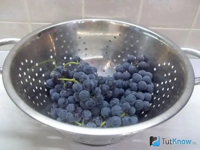 The grapes are washed