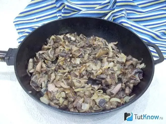 Fried mushrooms with onions