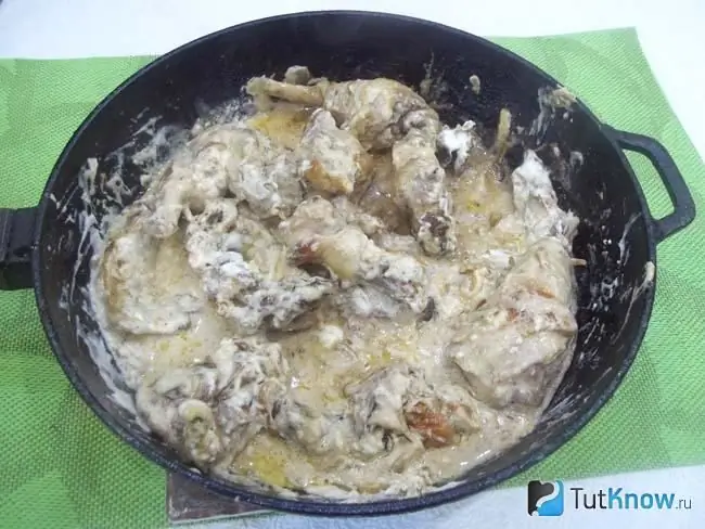 Ready-made Kabardian chicken with sour cream