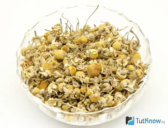 Chamomile untuk topeng dengan biji rami