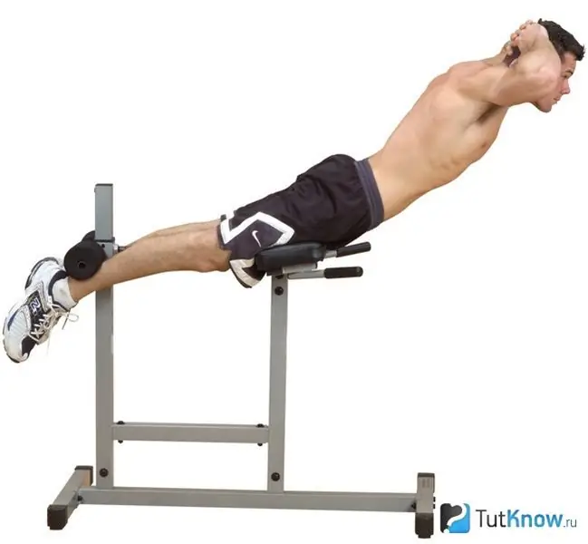 Suorittaa hyperextension