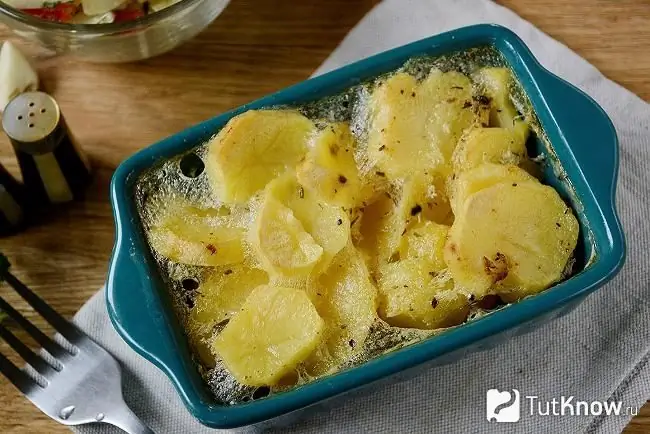 Patates cuites a la llet al forn