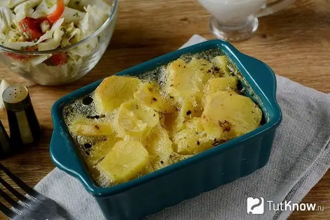 Patatas cocidas al horno en leche