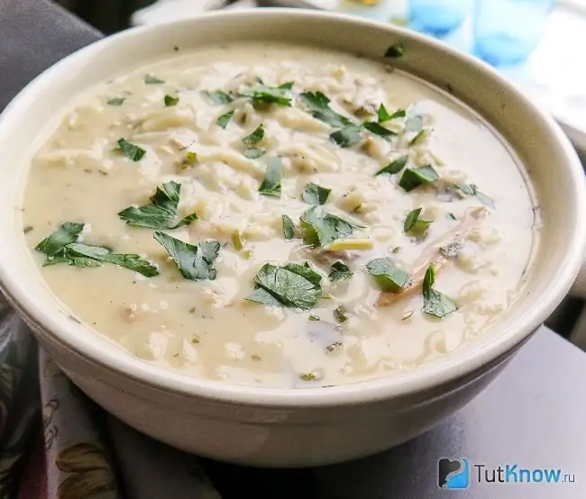 Sopa cremosa con yatoba