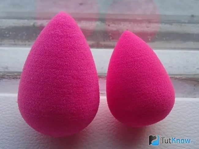 Beauty blender umed și uscat