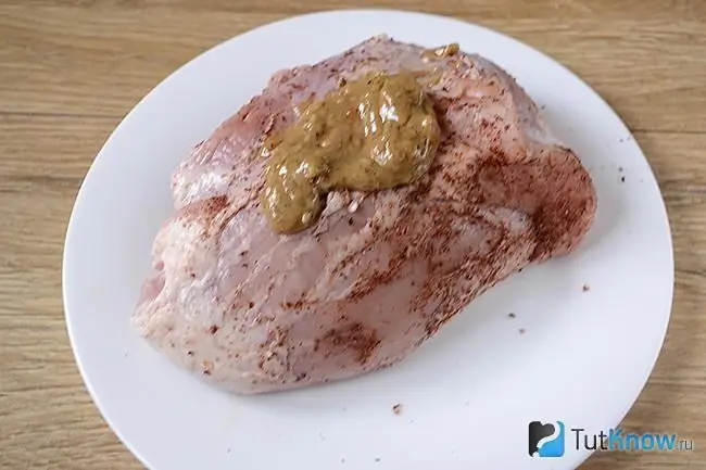 Daging berbumbu dengan mustard