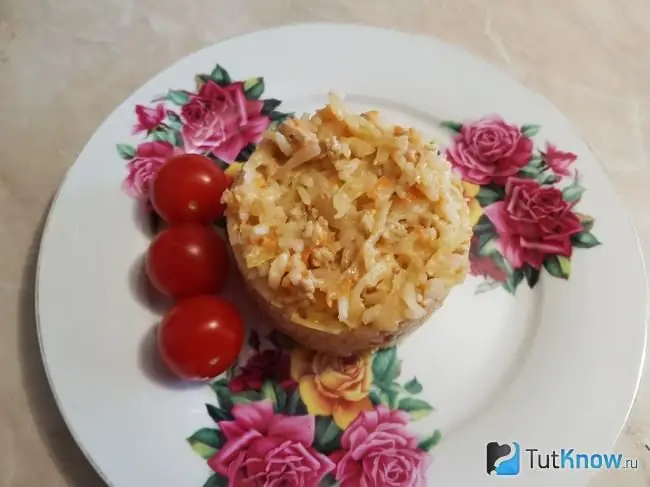 Rouleaux de chou farcis paresseux avec de la viande hachée et du riz