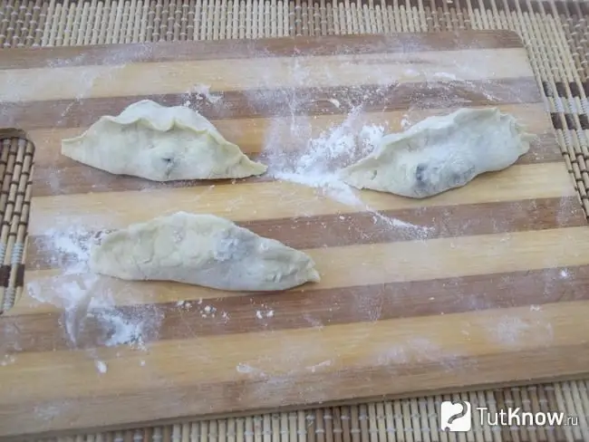 Empanadillas cegadas con cerezas