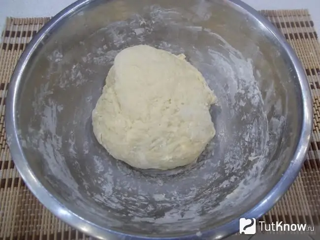 Masa para albóndigas con cerezas mezcladas