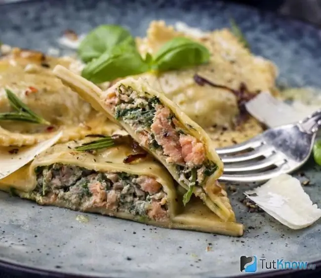 Ravioli dengan salmon